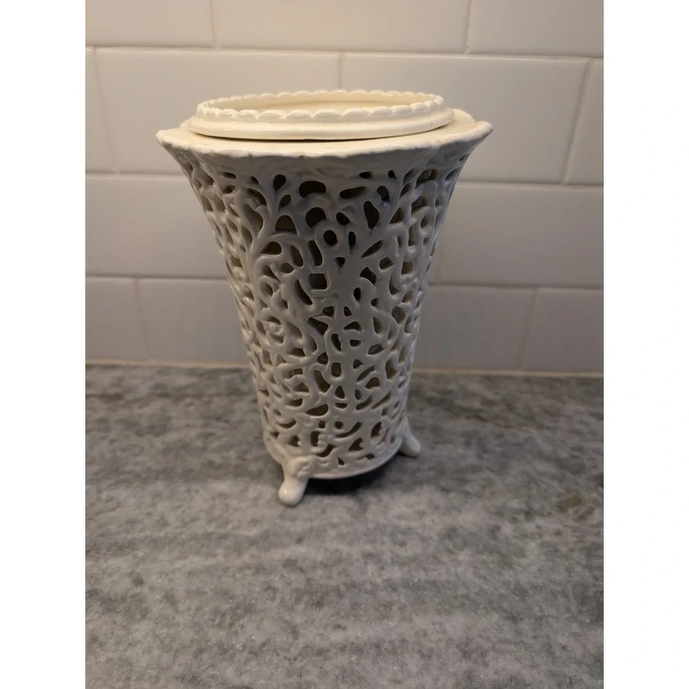 Cream Reticulated‎ Footed Floral Vase with Scalloped Edging